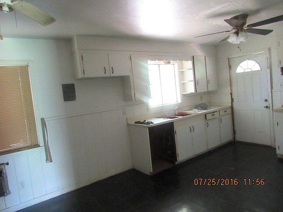 3rd image of 813 Sunflower Dr