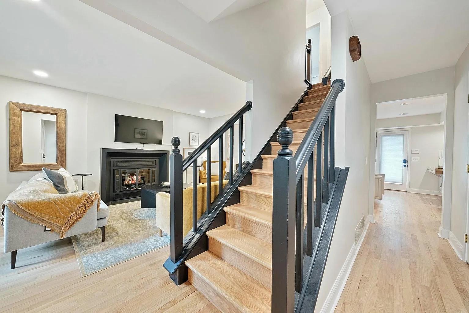 4 bed, 1800 sqft, $4,750 — Photo 3