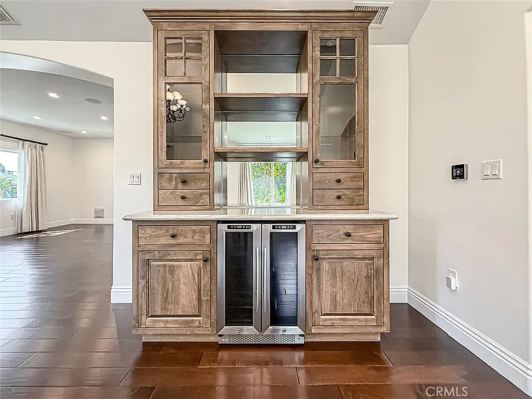 5960 Balcom Ave — Photo 8