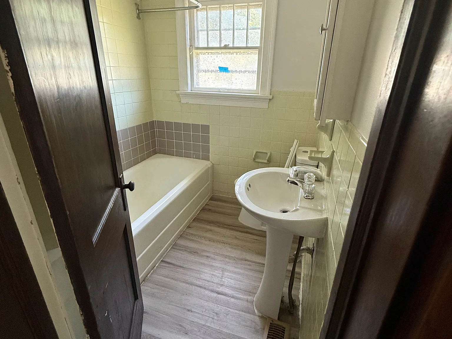 302 N Edwards Ave — Photo 2