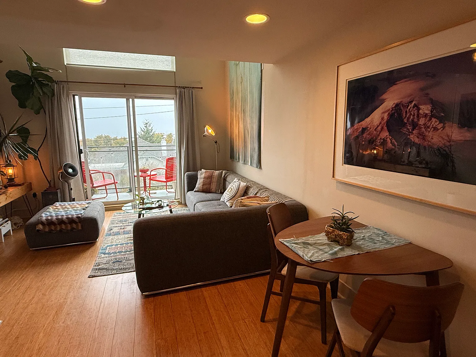 1303 S Hill St — Photo 4