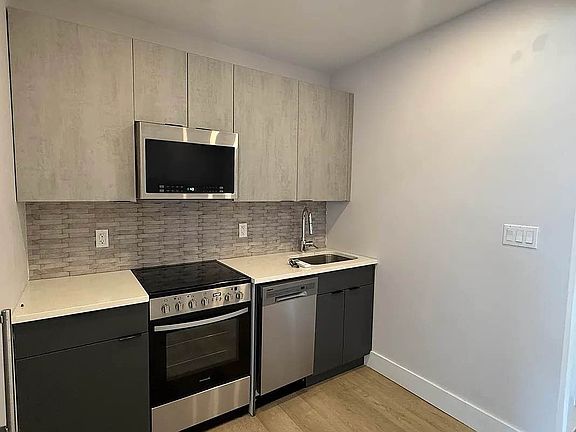 3rd image of 81 W 118th St #6A