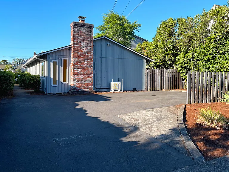 6106 SE Boise St — Photo 2