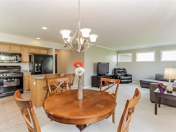 DINING AREA OPEN TO GREAT ROOM AND ADJOINING KITCHEN W/SNACK LEDGE W/DECK JUST OUT THE SLIDER -EASY 