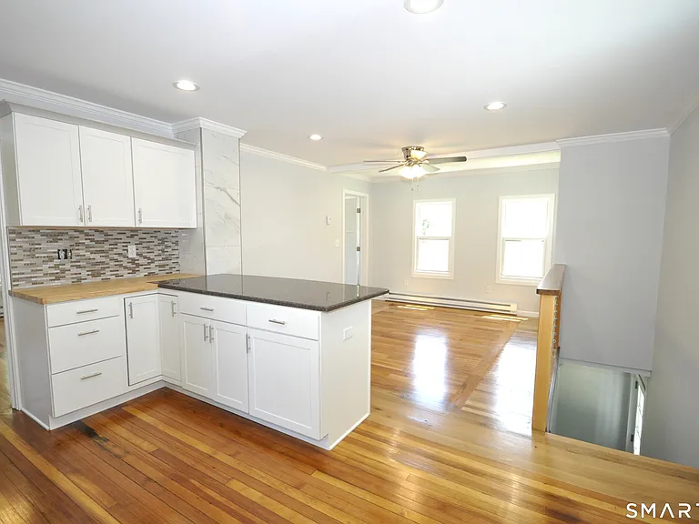 17 Hough St — Photo 3