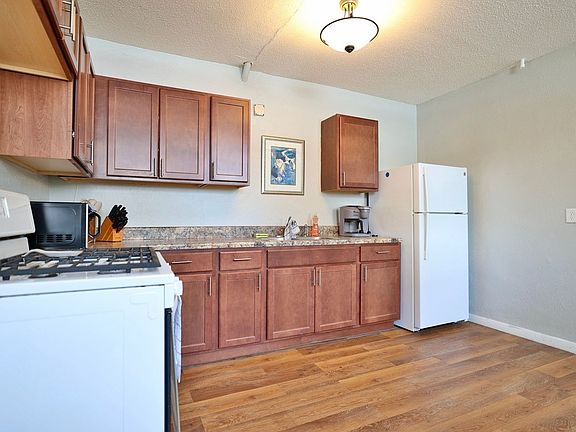 2nd image of 119-23 W 33rd St #400