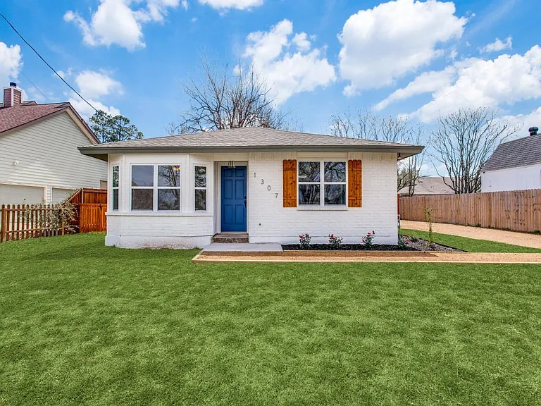 1307 Worthington St — Photo 2