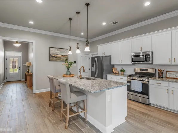 457 Mangrove Ln, Bossier City, LA 71111