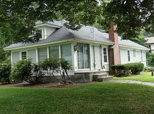 54 Beach Rd, Bristol, RI 02809