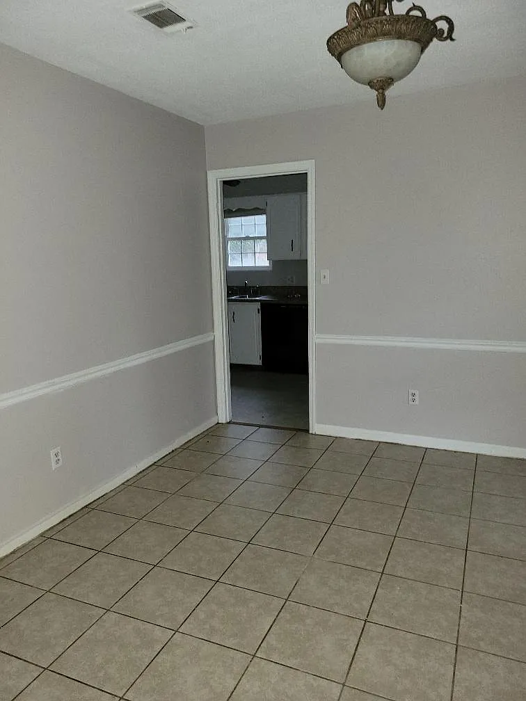 3 bed, 1500 sqft, $1,875 — Photo 3