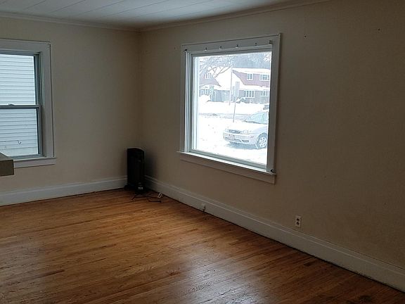 5th image of 404 Durston Ave