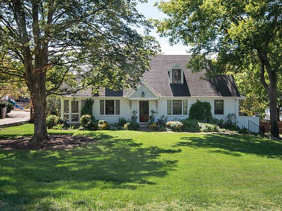 4th image of 1809 Cedar Ln