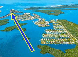 60 Pelican St W APT 103, Naples, FL 34113