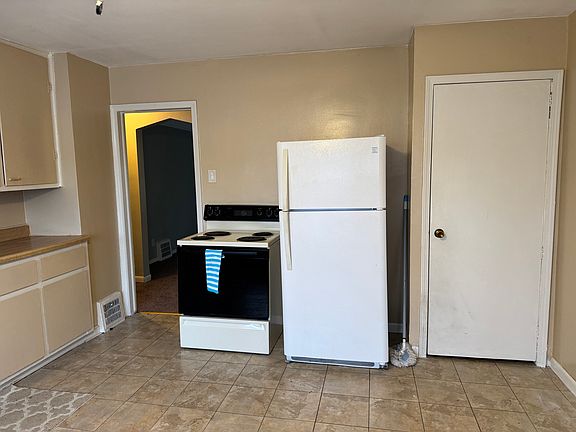 4th image of 25512 Hopkins St