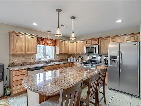 5th image of 770 Orchard Dr