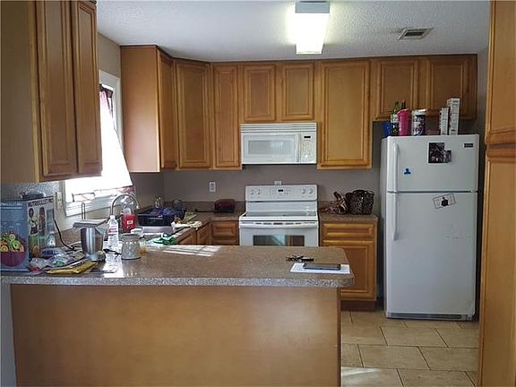 4th image of 4045 N Woodbine St