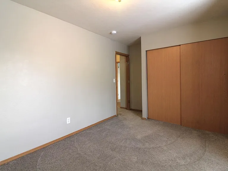 825 S Elm St — Photo 9