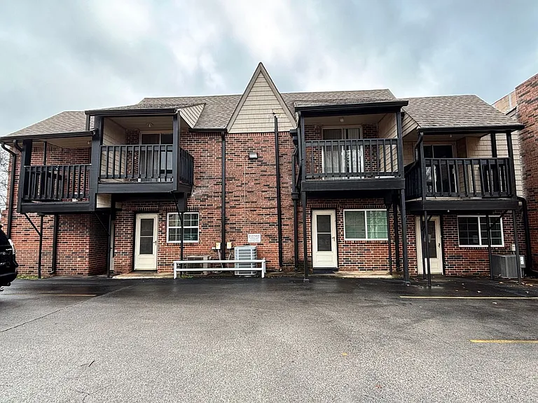 320 E Edwards St #6 — Photo 19