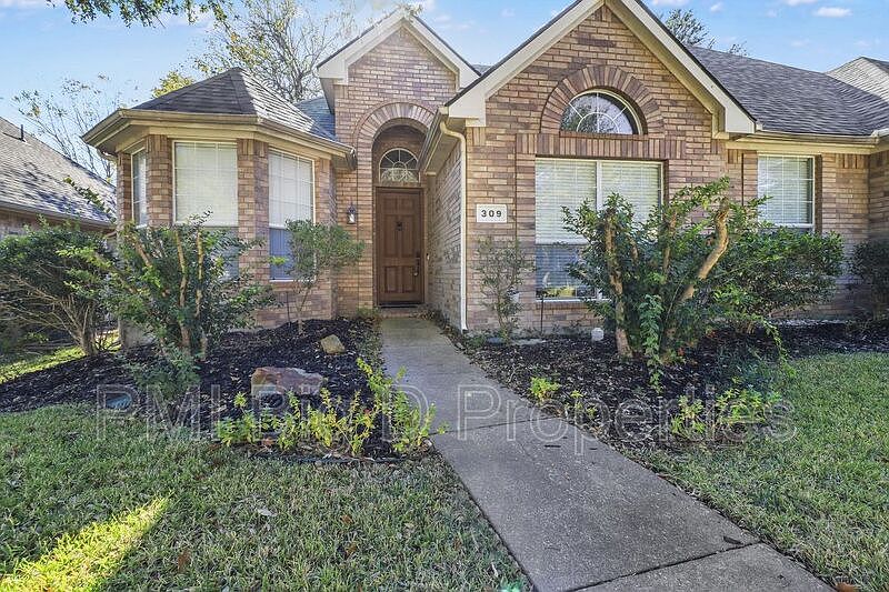 1st image of 309 S Village Dr