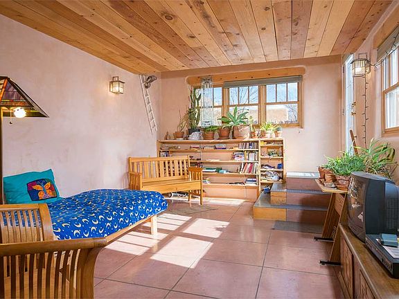 5th image of 604 1/2 Galisteo St