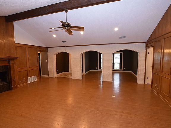 4th image of 801 Weston Ct