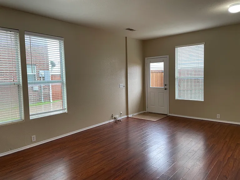 2620 Tilden Dr — Photo 7