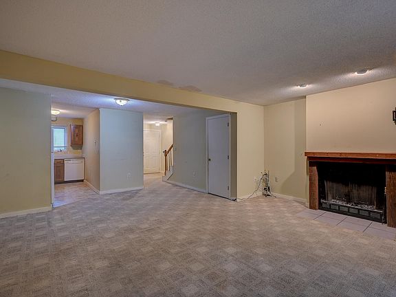 4th image of 25 Hawk Road #11A