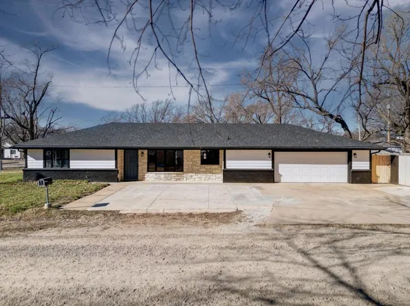 1719 Maris St, Winfield, KS 67156