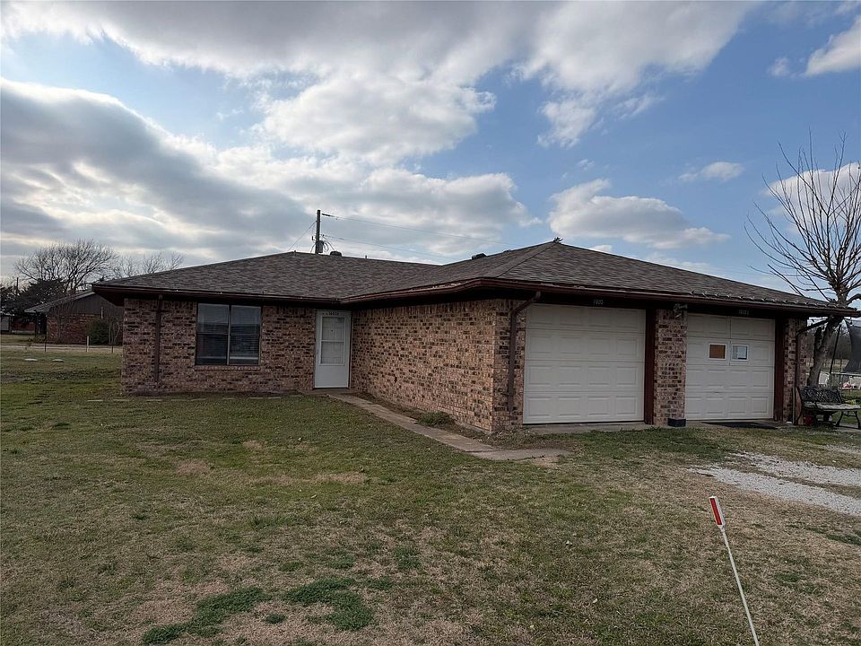 1st image of 1605 Oak Cir #A