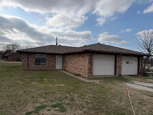 1605 Oak Cir #A Photo 1