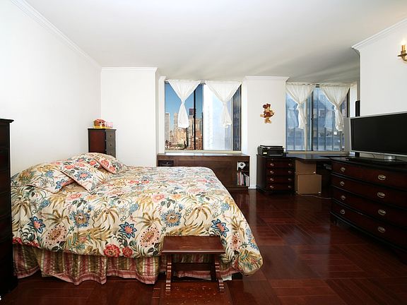 3rd image of 236 E 47th St APT 20D