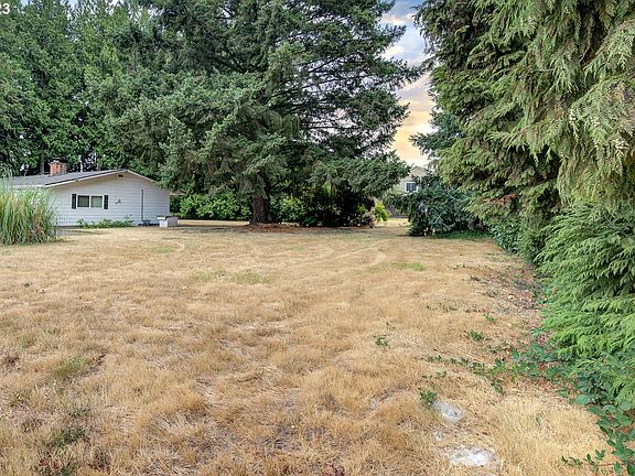 3rd image of 185 SE Brookwood Ave