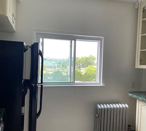 5th image of 155 Carlton Ave
