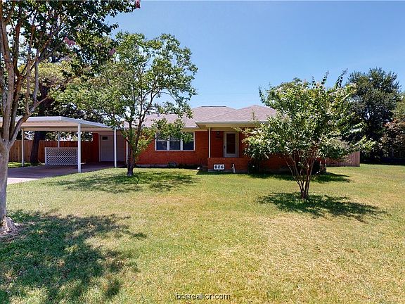 2nd image of 806 Gilchrist Ave
