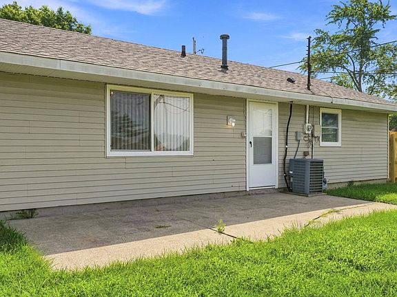 5th image of 7123 Strawberry Dr