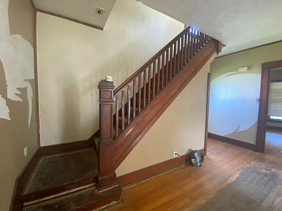 4th image of 412 2nd St