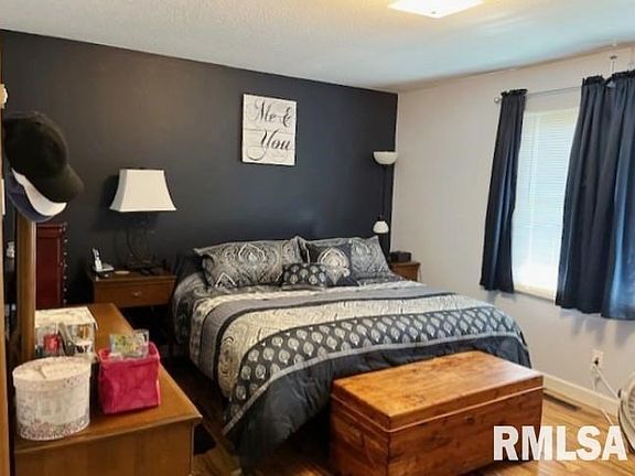 5th image of 413 E Lamphere Dr