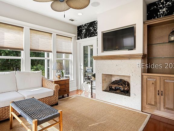 4th image of 36 Groveview Avenue
