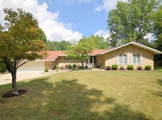 6653 Somerset Ln, Seven Hills, OH 44131