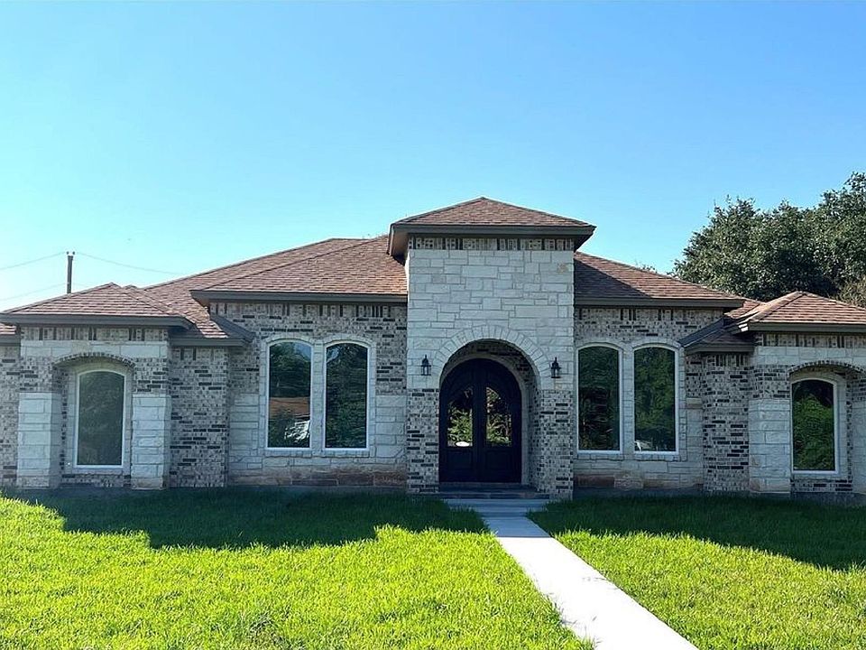 1st image of 2832 Golden Ave