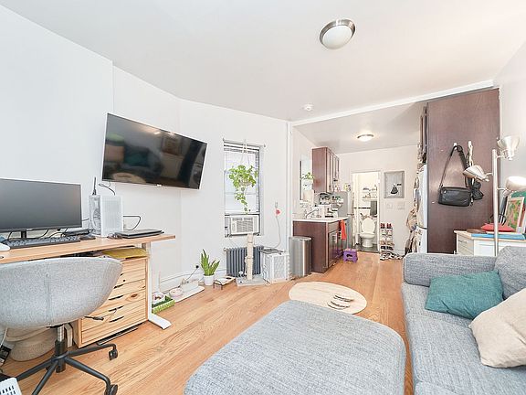 4th image of 238 E 33rd St APT 19