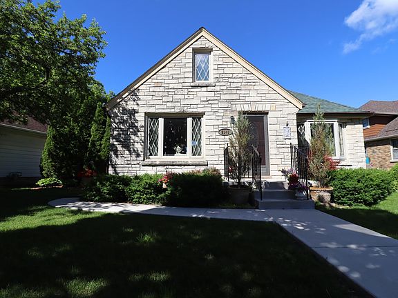 2nd image of 2141 S Livingston Ter