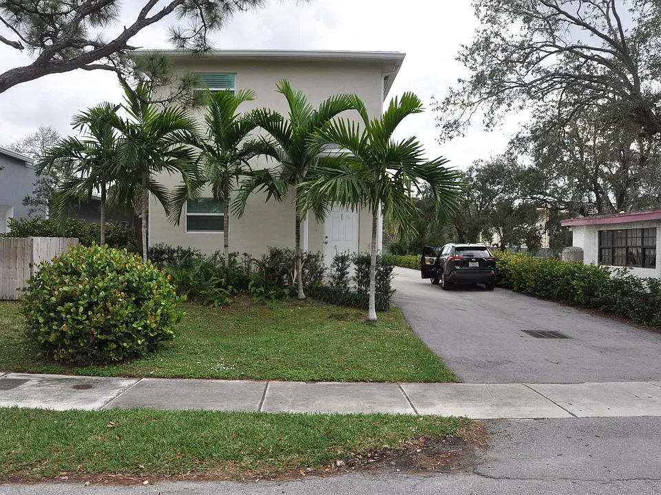1216 NW 6th Ct #3