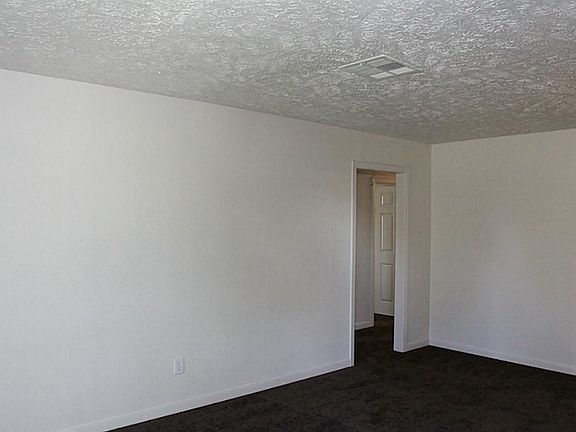 2nd image of 912 Sherwood Dr