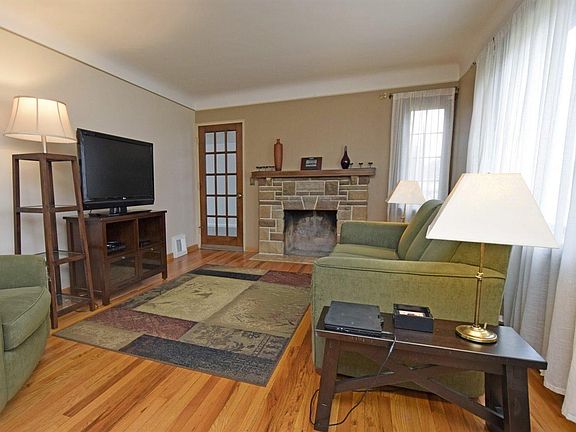 3rd image of 1521 Clovernoll Dr