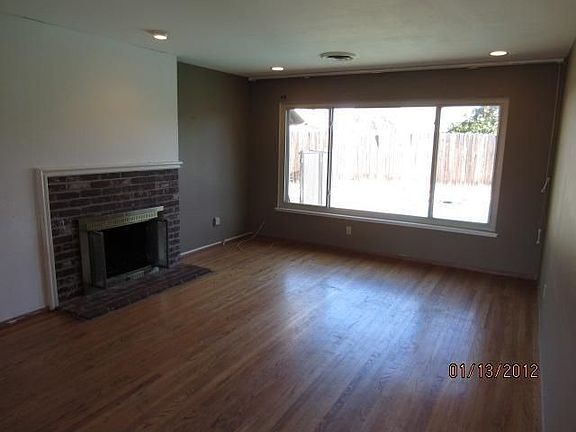 2nd image of 5021 46th St
