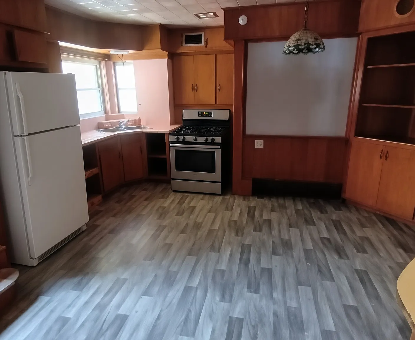 3 bed, 1200 sqft, $995 — Photo 2