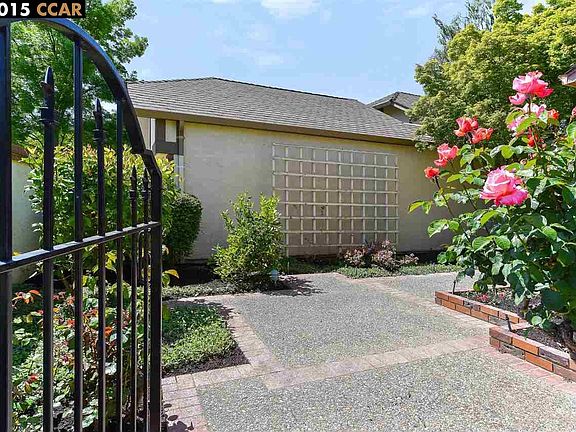 2nd image of 346 Jacaranda Dr