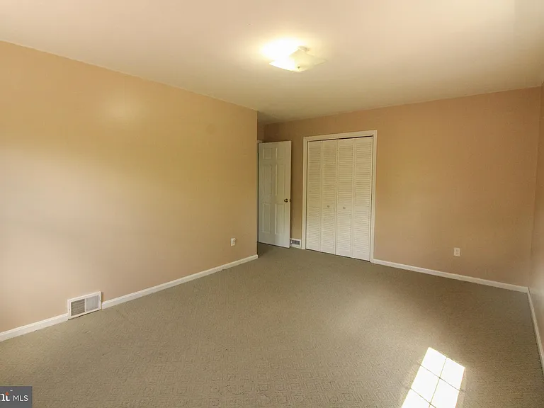 11 Hickory Ln — Photo 46