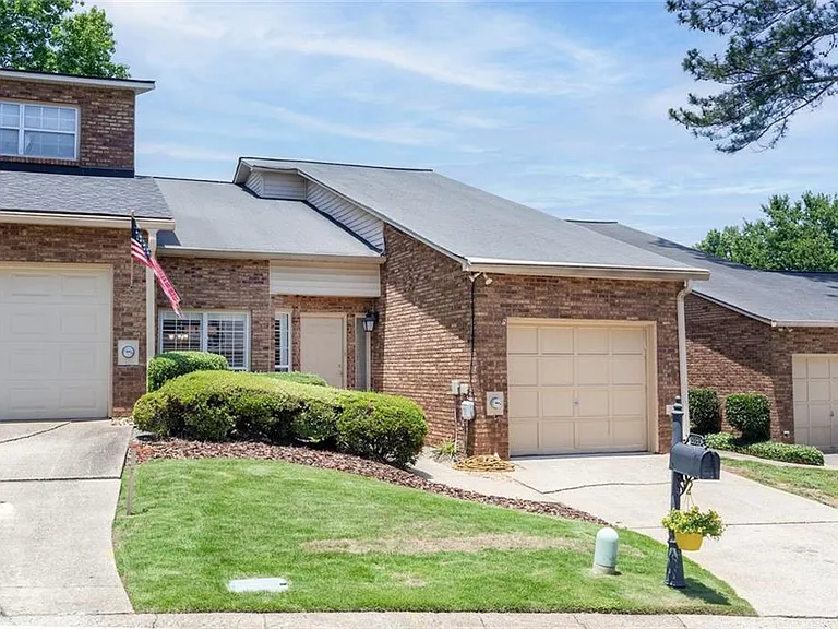 4039 Fawn Run #A — Photo 3